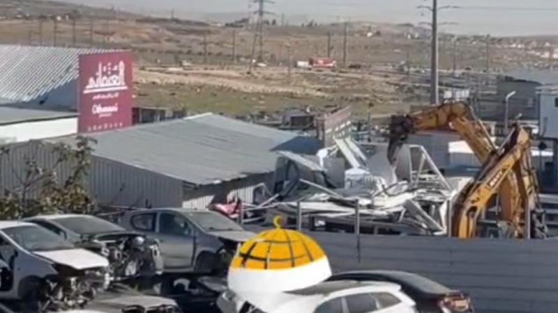 الاحتلال يخطر بهدم منازل في سلوان..... ويهدم مسكنا وبئر مياه في جنوب الخليل
